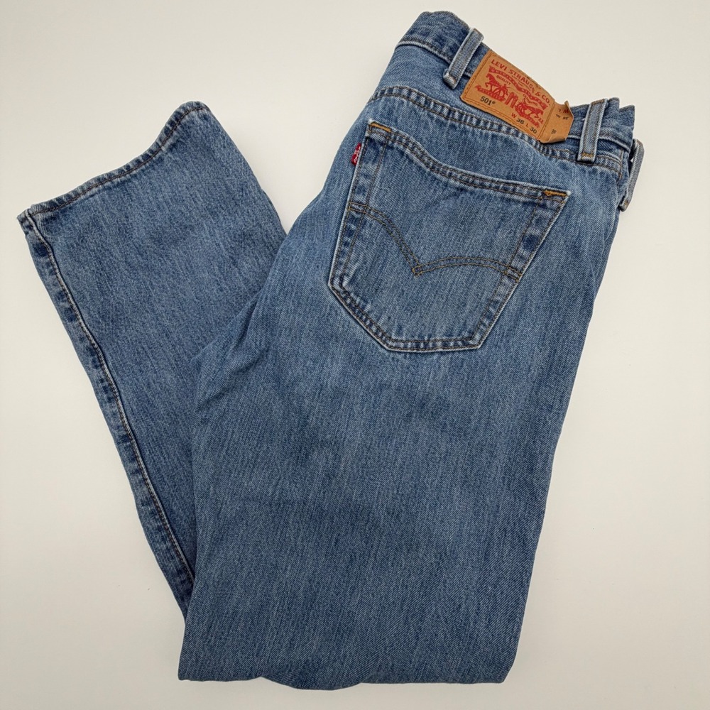 Levi Strauss 501 Original Fit Jeans Mens 38x30 Medium Wash Blue Button Fly Denim